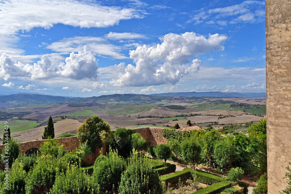 Naklejka premium Pienza, le colline della Val d'Orcia dalla loggia di Palazzo Piccolomini, Val d'Orcia, Toscana