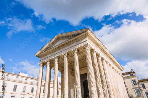 La Maison Carrée Temple Antique de Nîmes dans le Gard en France