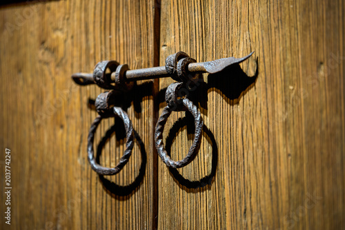 Принти на полотні Simple old wooden door iron ring door bolt