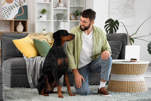 Young man with Dobermann do...