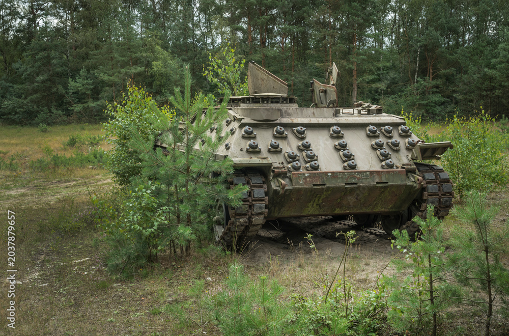Obraz premium abandoned battle tank on a training range