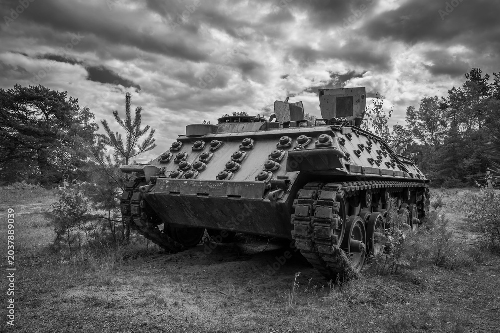 Obraz premium abandoned battle tank on a training range