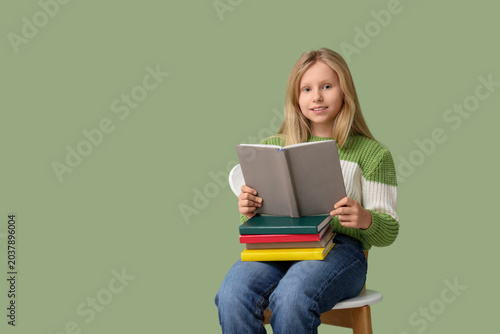 Smiling blonde schoolgirl r...