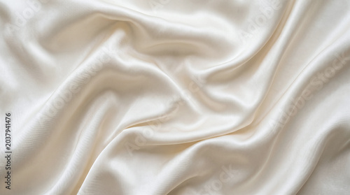 Foto Luxurious white silk satin fabric with elegant flowing folds