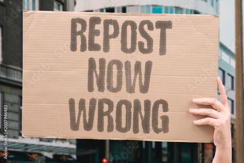 Foto "Repost Now Wrong" Instant sharing before reading spreads mass error