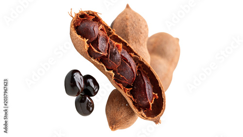 Fotografía Open exotic tamarind pod with seeds close up isolated on transparent background