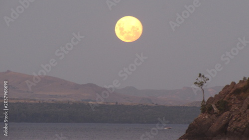 Canvastavla moon over the sea
