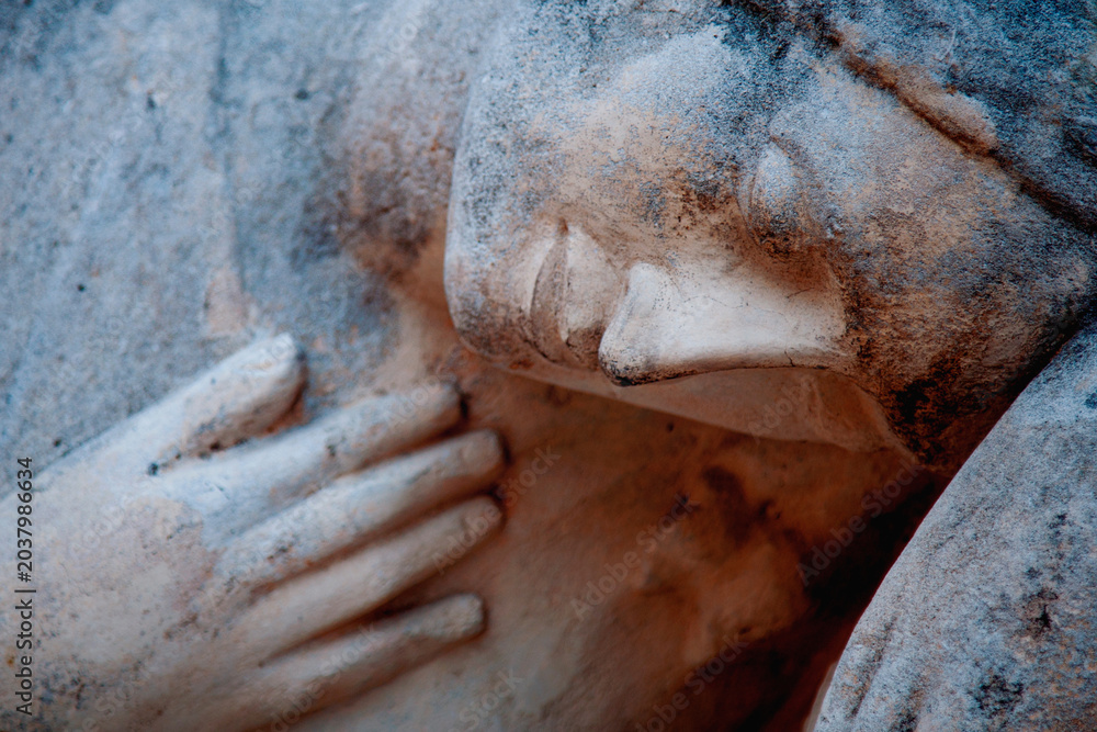Obraz premium Mourning angel as a symbol of loss, emotional pain and loneliness.