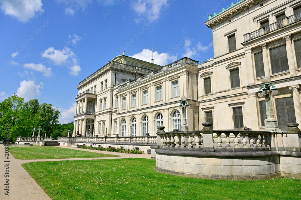 Fototapeta premium Villa Hügel