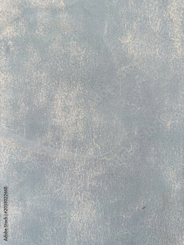 Foto Weathered sky blue surface showcasing intricate textural patterns and aged white