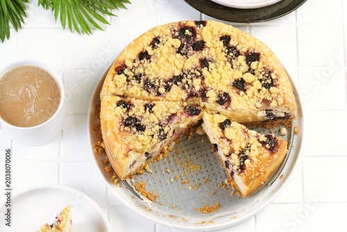 Принти на полотні Top view of blueberry crumble cheesecake with slice removed showing creamy texture and blueberry filling