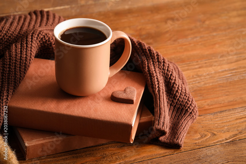 Cozy autumn coffee cup on s...