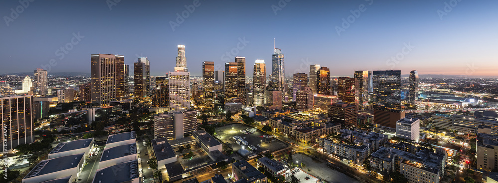 Fototapeta premium Aerial view of the Los Angeles skyline at night in California.