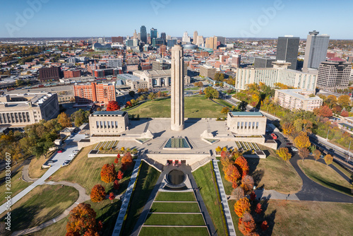 Fotografía Aerial view of the World War I Memorial Plaza in Kansas City, USA