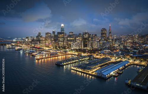 Obraz na płótnie Aerial view of the skyline and Fisherman's Wharf in San Francisco, California