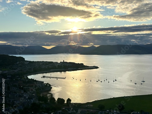 Quadro em tela Sun setting over Gourock town and the Firth of Clyde with boats, Scotland, Unite
