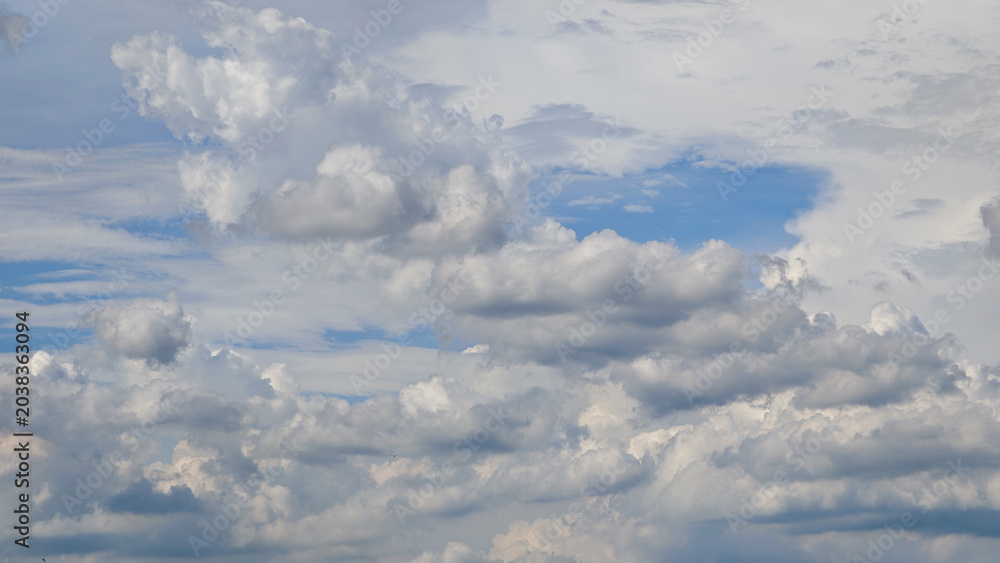 Fototapeta premium White clouds and blue sky