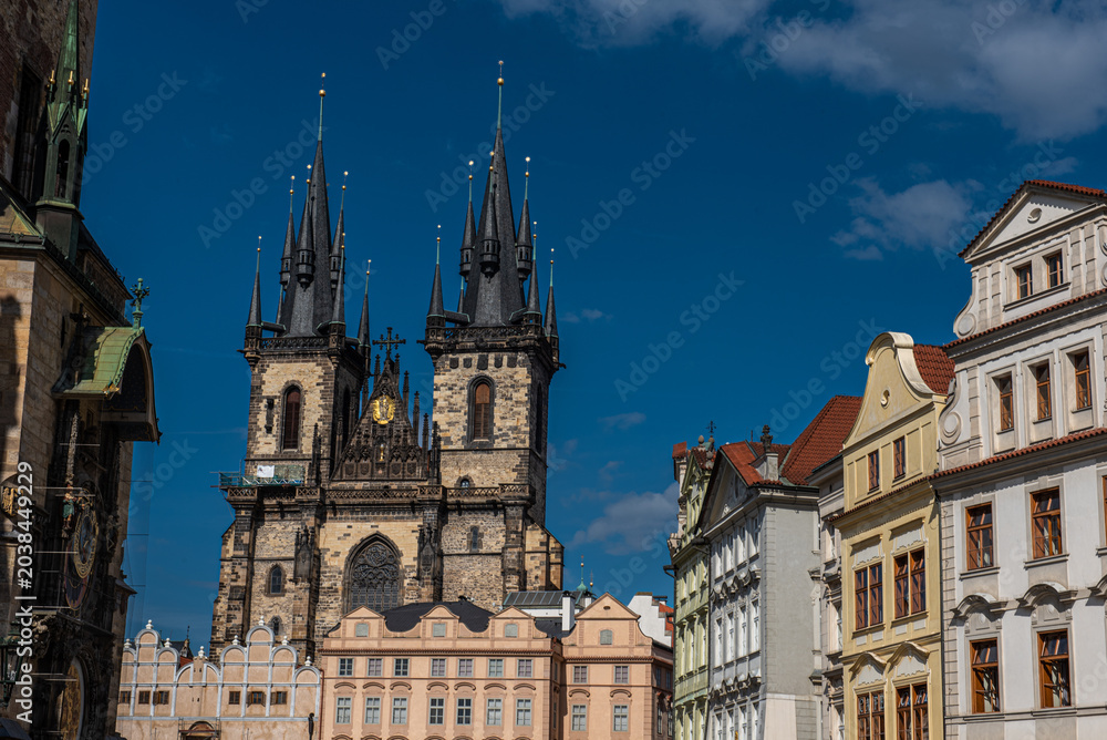 Obraz premium Recorriendo el centro de Praga 