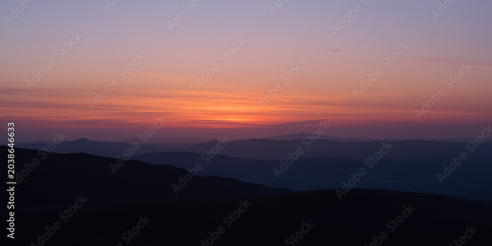 Fototapeta premium Glowing dusk horizon long crop and copyspace