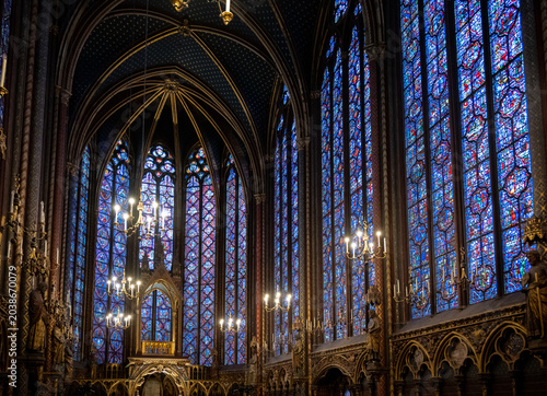 Εκτύπωση καμβά Paris, France - 8 Nov 24: Stained glass apse in Sainte-Chapelle Upper Chapel, Pa