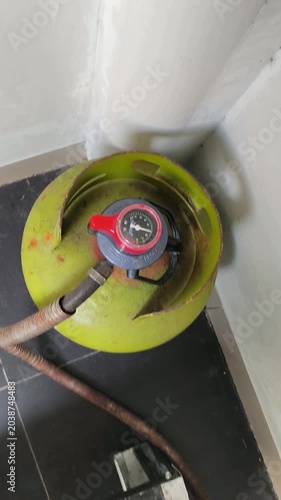 LPG Gas Cylinder with Pressure Regulator and Hose Connection