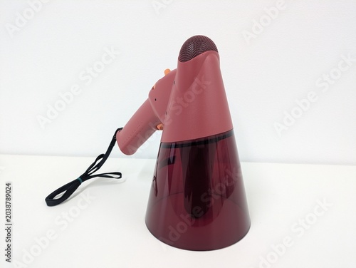 Red Handheld Megaphone Loudspeaker on White Background / 白背景に置かれた赤いハンドメガホン拡声器