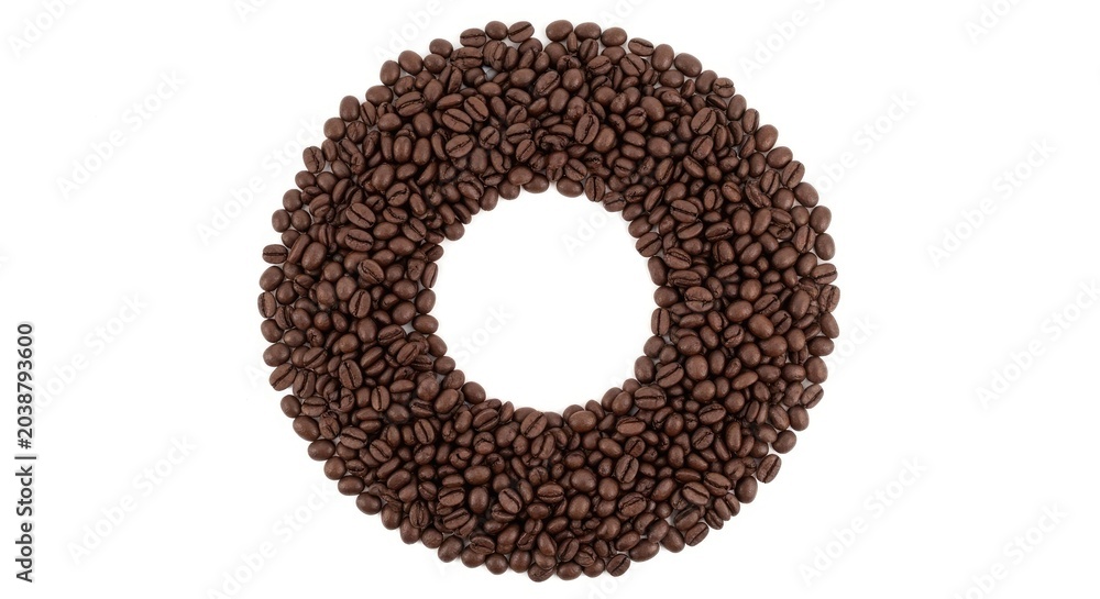 Fototapeta premium A circular arrangement of coffee beans forms a ring. The beans are densely packed and create a textured, brown border around a central white space.