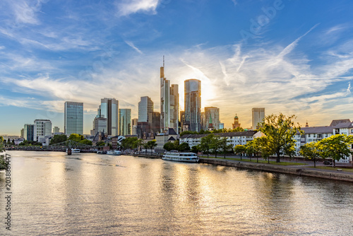 Foto view to skyline  with river Main view in Frankfurt am Main.