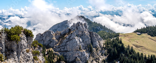 Bayerischzell, Deutschland: Panorama um den Brandelberg vom Wendelstein aus