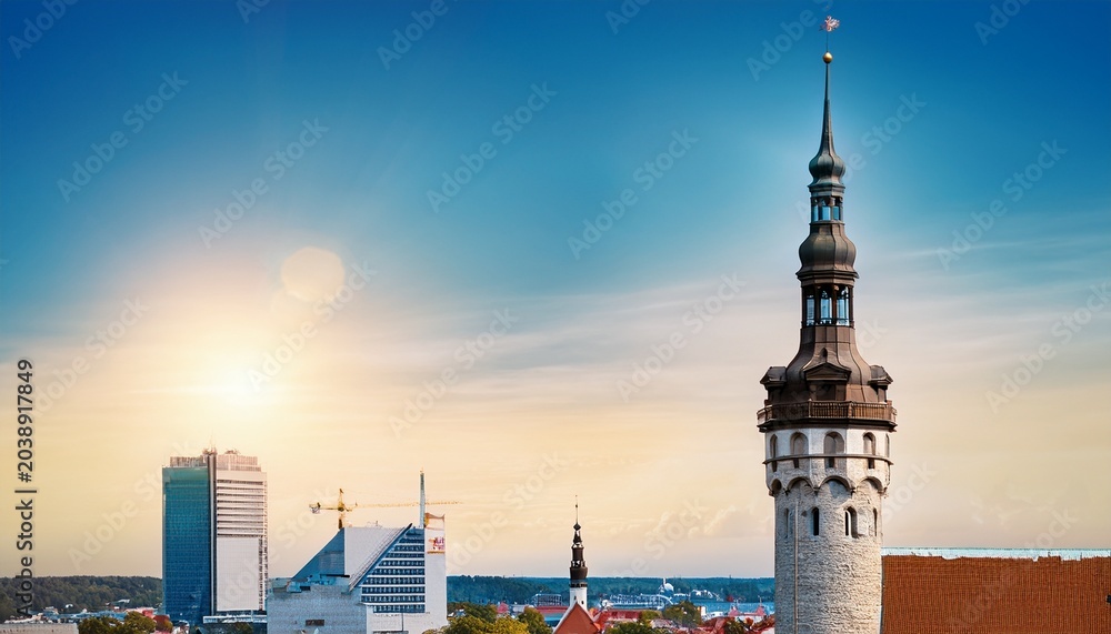 Obraz premium tallinn town hall spire with vana toomas weathervane background with copy space