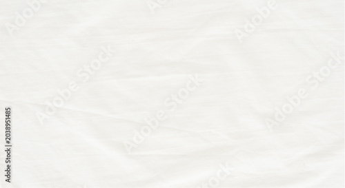 Foto This image shows a crumpled white fabric background with wrinkles and creases te