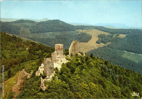 LES TROIS TOURS D'EGUISHEIM,XI e SIECLE.591 M. D'ALTITUDE SUR UN PITON DE LA CHAINE DES VOSGES.FRANCE.
