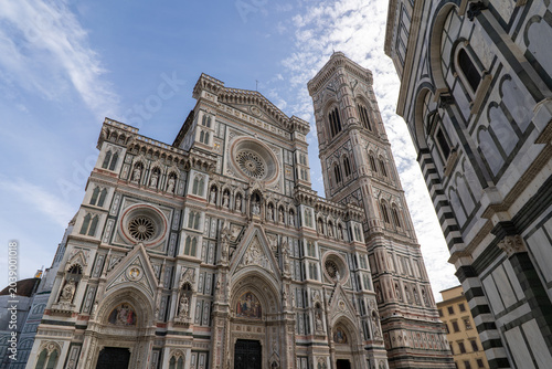 Slika na platnu Low angle view of the magnificent facade of Florence Cathedral and its iconic be