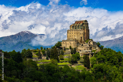 Foto Sacra di San Michele abbey perched on Mount Pirchiriano at the entrance of the S