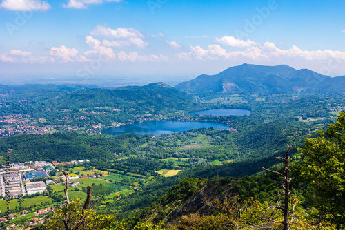 Foto Panoramic view of the Avigliana lakes forming a nature park seen from the top of