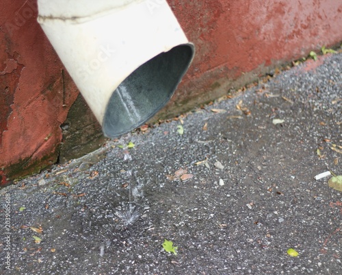Картината върху платно drainpipe rain flowing water large close photo weather season
