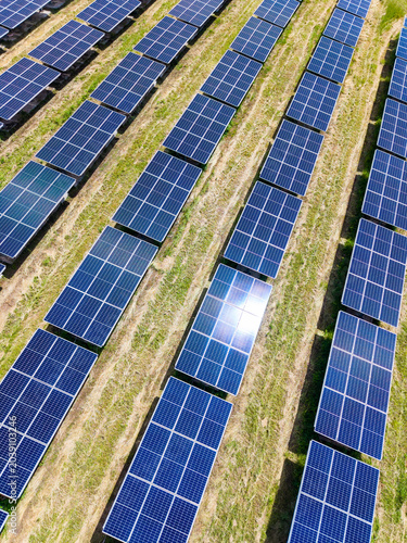 Fotografie Examination of shiny solar module features in detail