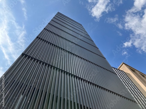Vista de baixo do novo edifício do MASP na Avenida Paulista em São Paulo, Brasil, em 24 de maio de 2026