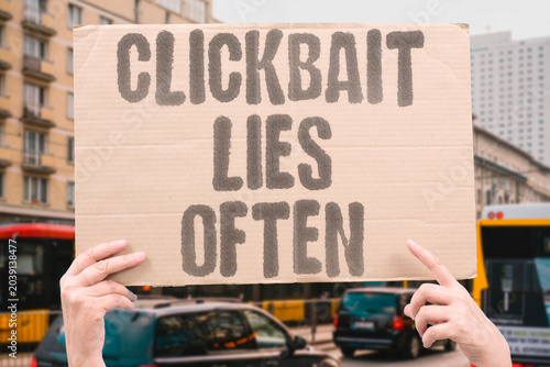 Tableau sur toile "Clickbait lies often" Sensational headlines mislead readers