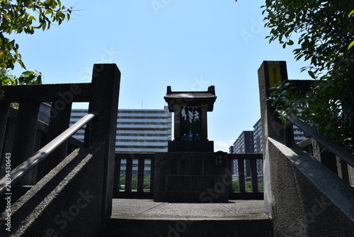 平井浅間神社の歴史ある石段と富士塚