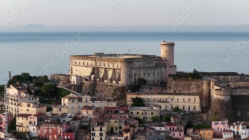 Gaeta Medievale, l'antico centro storico che affaccia sul golfo. Lazio, Italia.
Vista aerea di Gaeta, località turistica Italiana. Risoluzione 4k. 