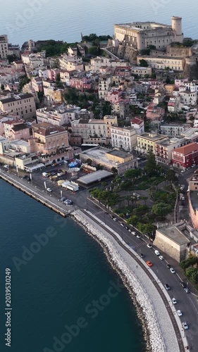 Gaeta Medievale, l'antico centro storico che affaccia sul golfo. Lazio, Italia.
Vista aerea di Gaeta, località turistica Italiana. Risoluzione 4k. 