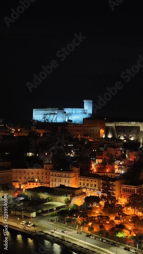 Gaeta Medievale, l'antico centro storico che affaccia sul golfo. Lazio, Italia.
Vista aerea di Gaeta, località turistica Italiana. Risoluzione 4k, notte. 