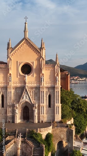 Gaeta Medievale, il tempio di San Francesco d'Assisi. Lazio, Italia.
Vista aerea di Gaeta, località turistica Italiana. Risoluzione 4k. 