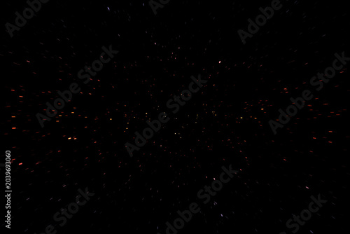 Particules beiges sur fond noir avec effet visuel de vitesse coloré multicolore