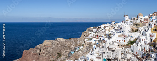 Foto Oia panorama with view of the town and sea, Santorini, Greece