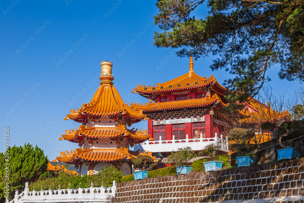 Fototapeta premium Wen Wu Temple pagoda and hillside complex