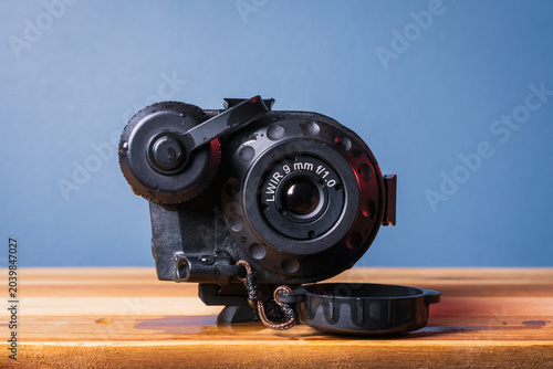 Φωτογραφία Front view of thermal imaging monocular focusing on its protective chalcogenide germanium lens