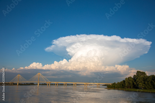 Canvastavla 63895-15312 Clark Bridge over Mississippi River and thunderstorm (Cumulonimbus C