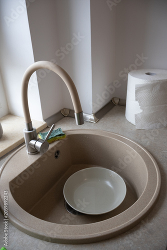 Round Composite Kitchen Sink with Faucet and Dirty Plate